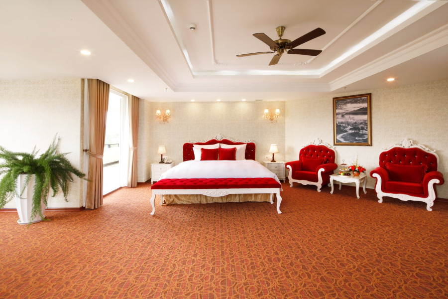 PRESIDENT SUITE