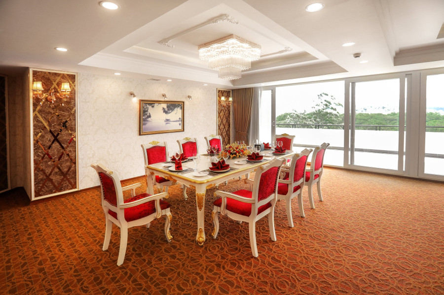 PRESIDENT SUITE