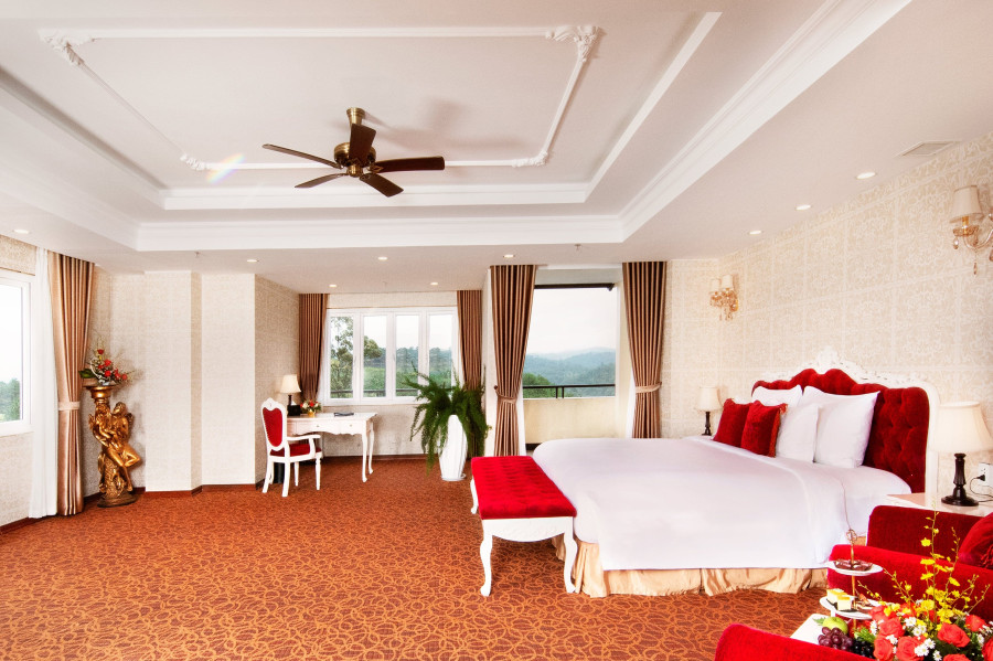 PRESIDENT SUITE