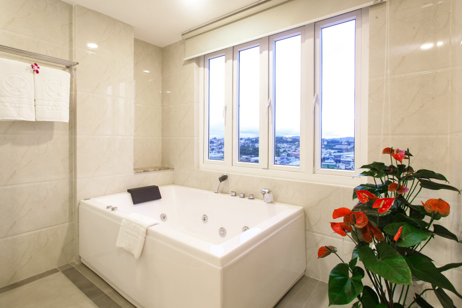 PRESIDENT SUITE