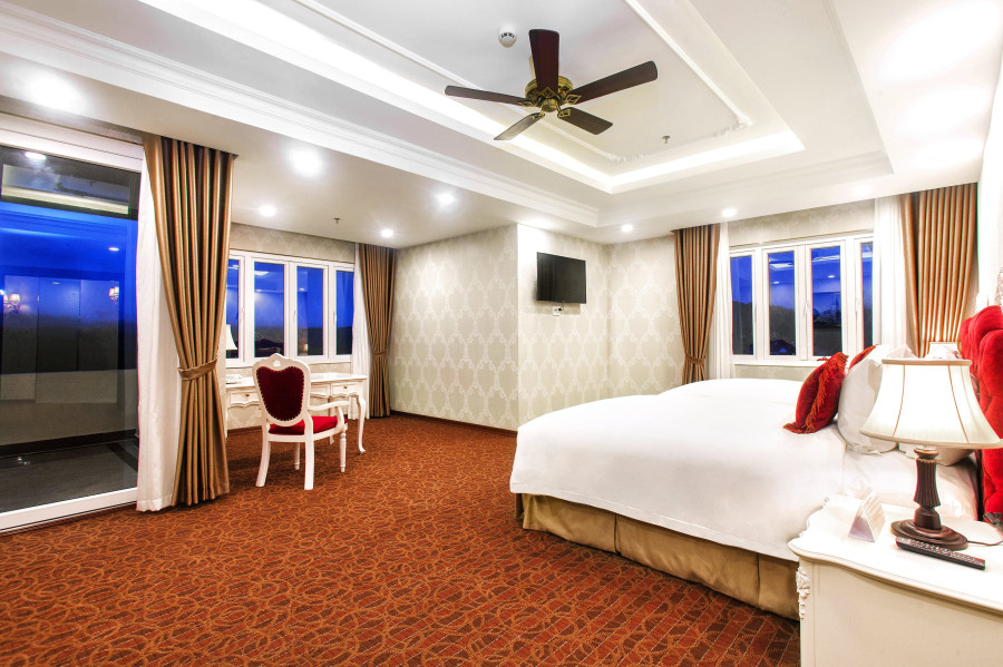 PRESIDENT SUITE