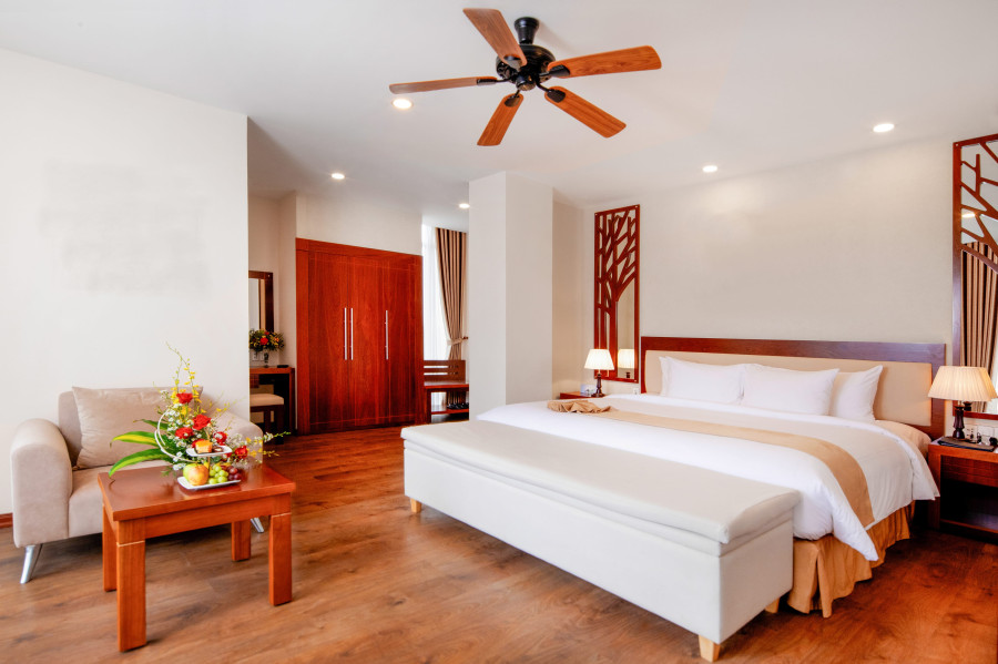 EXECUTIVE SUITE