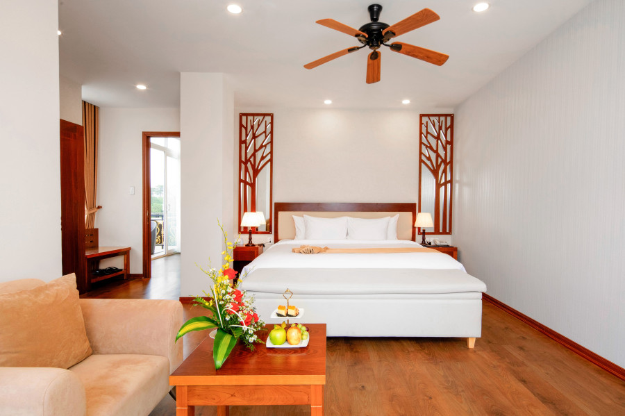 EXECUTIVE SUITE