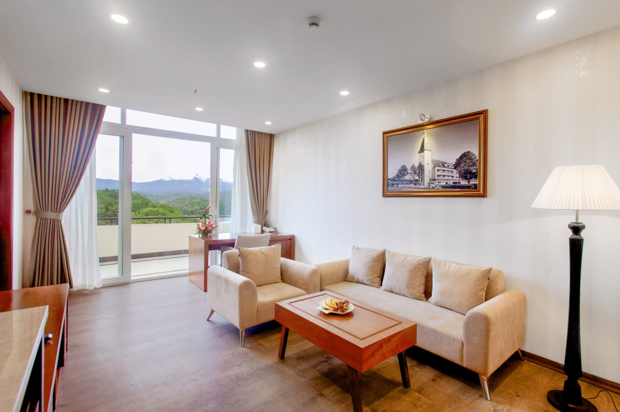 EXECUTIVE SUITE