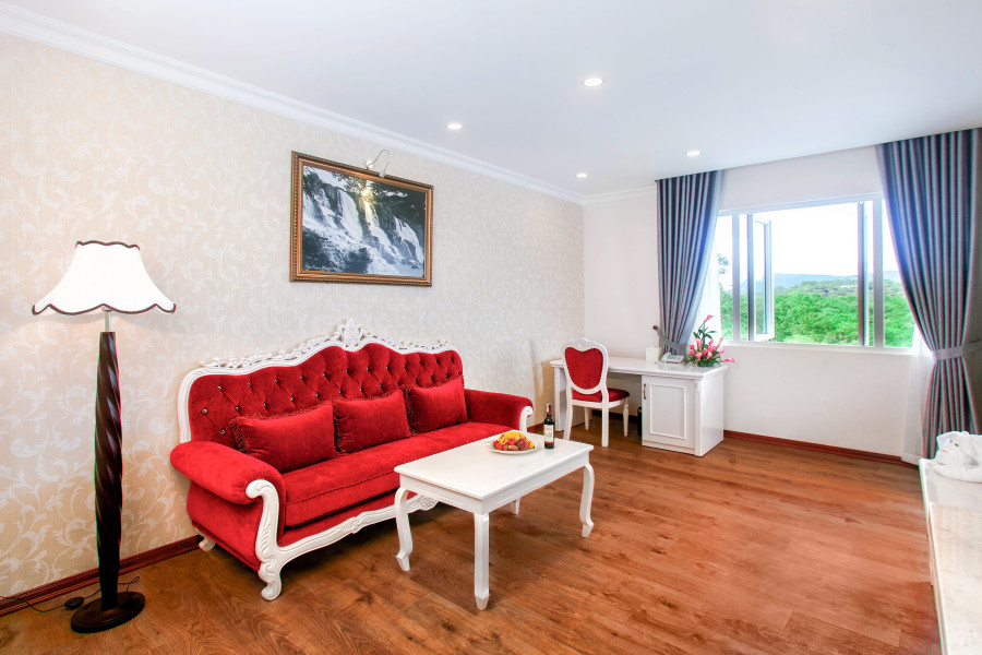 EXECUTIVE SUITE