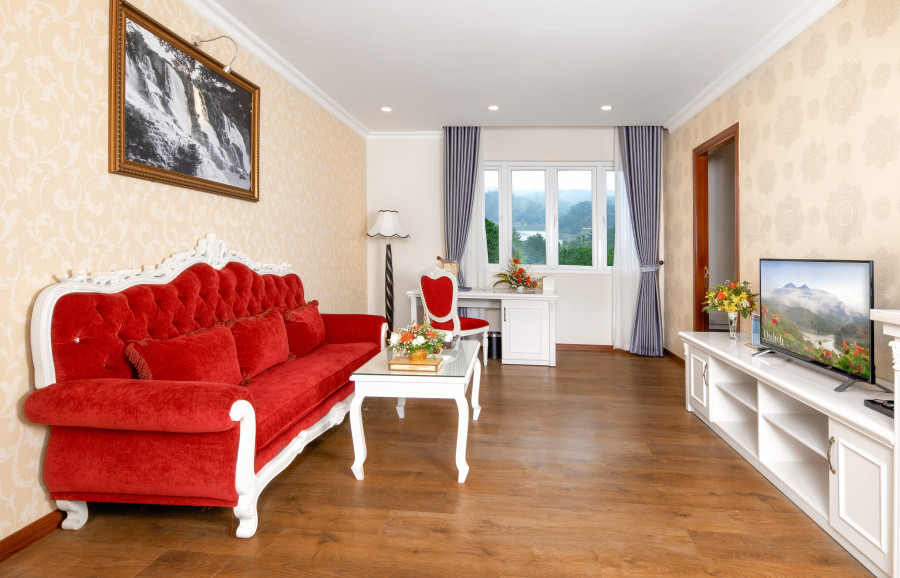 EXECUTIVE SUITE