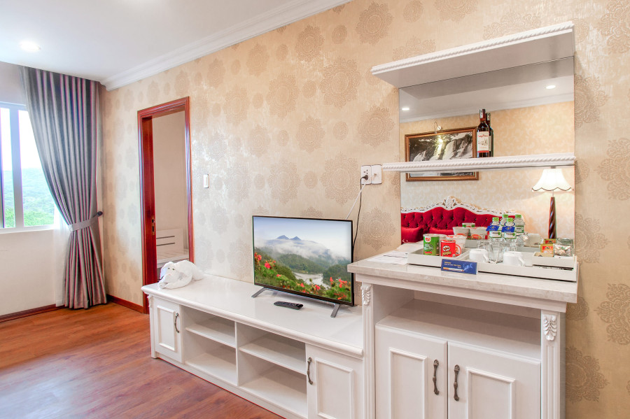 EXECUTIVE SUITE
