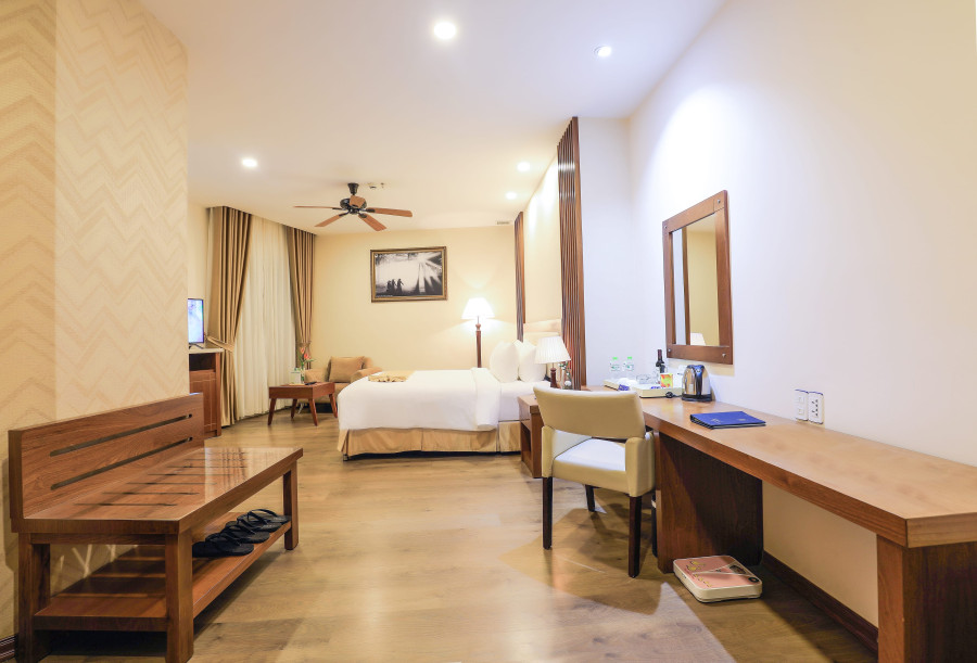 DELUXE ROOM