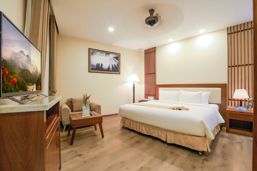 DELUXE ROOM
