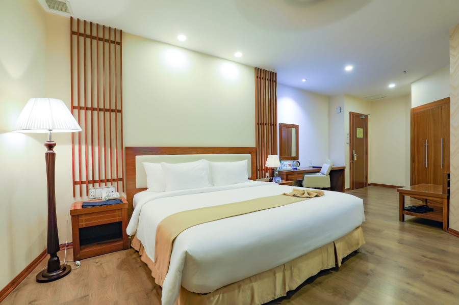 DELUXE ROOM