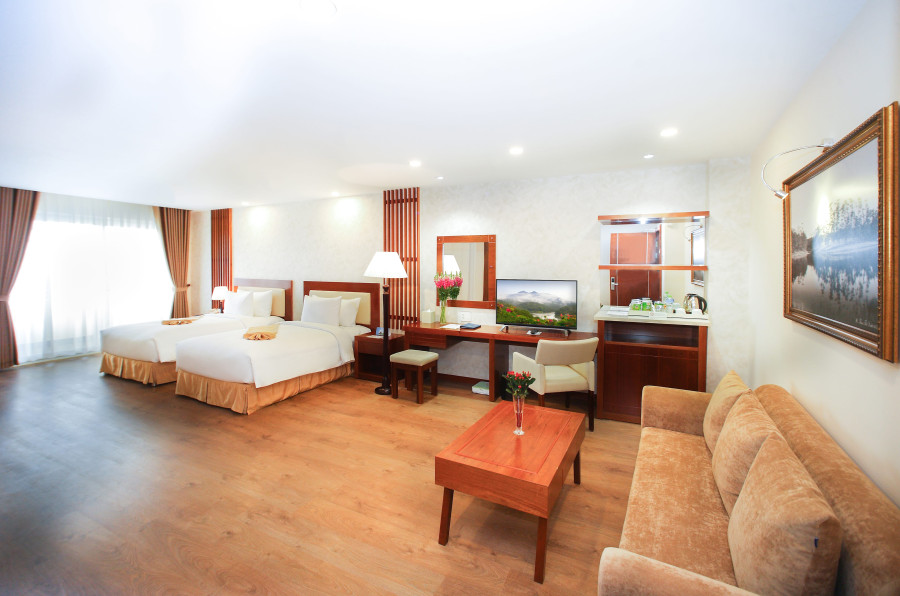 DELUXE ROOM