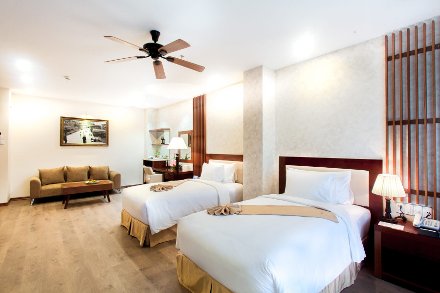 DELUXE ROOM