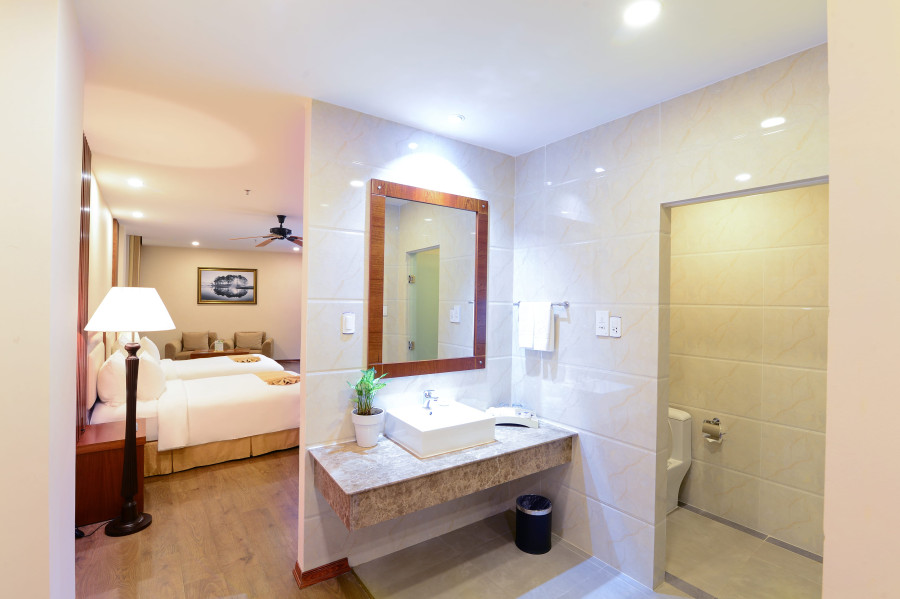 DELUXE ROOM