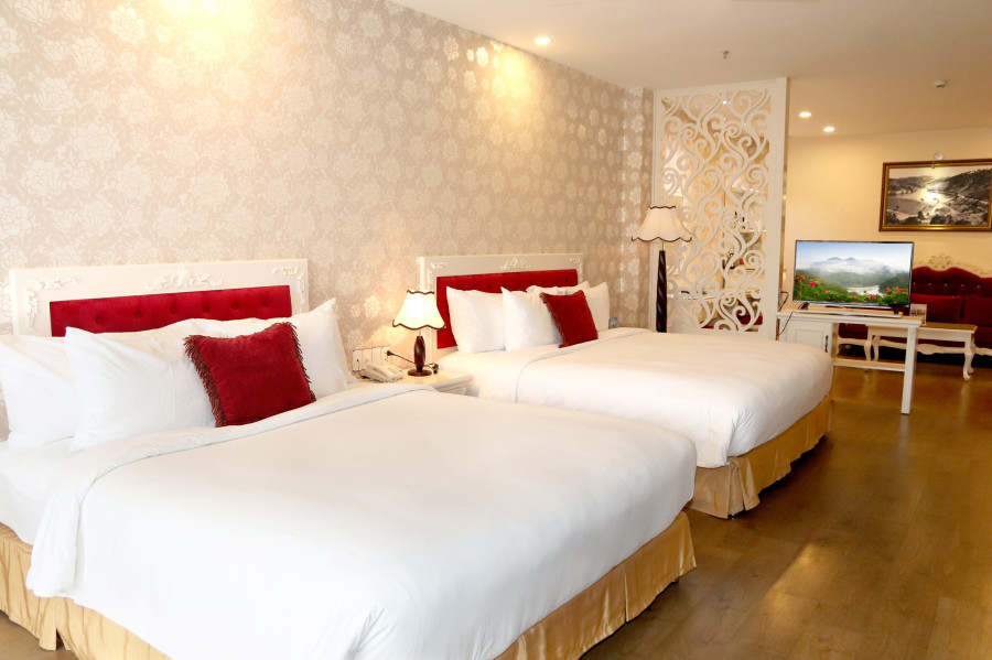 DELUXE FAMILY ROOM