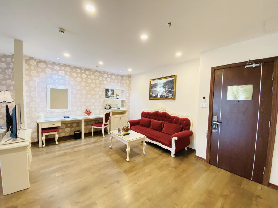 DELUXE FAMILY ROOM